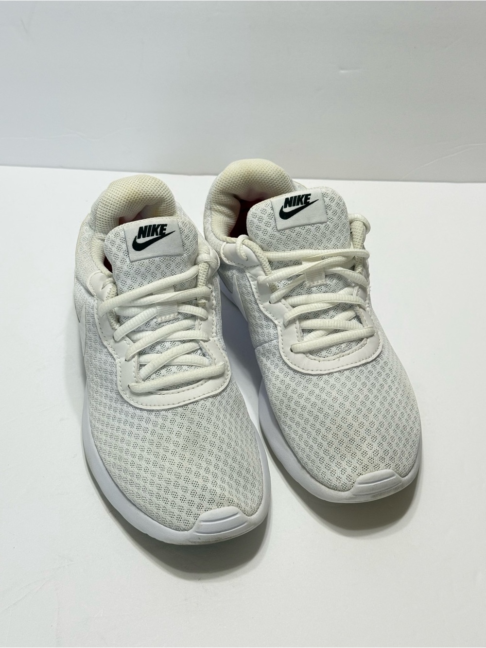 Nike Tanjun Lightweight White Mesh Sneakers Women's Sz 6